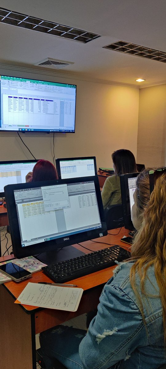 ProTalento7's tweet image. Un sábado de mucho Excel 👩🏻💻
¿Que tipo de tabla crees que estamos poniendo en práctica?
#Excel #ExcelBasico #CursoDeExcel