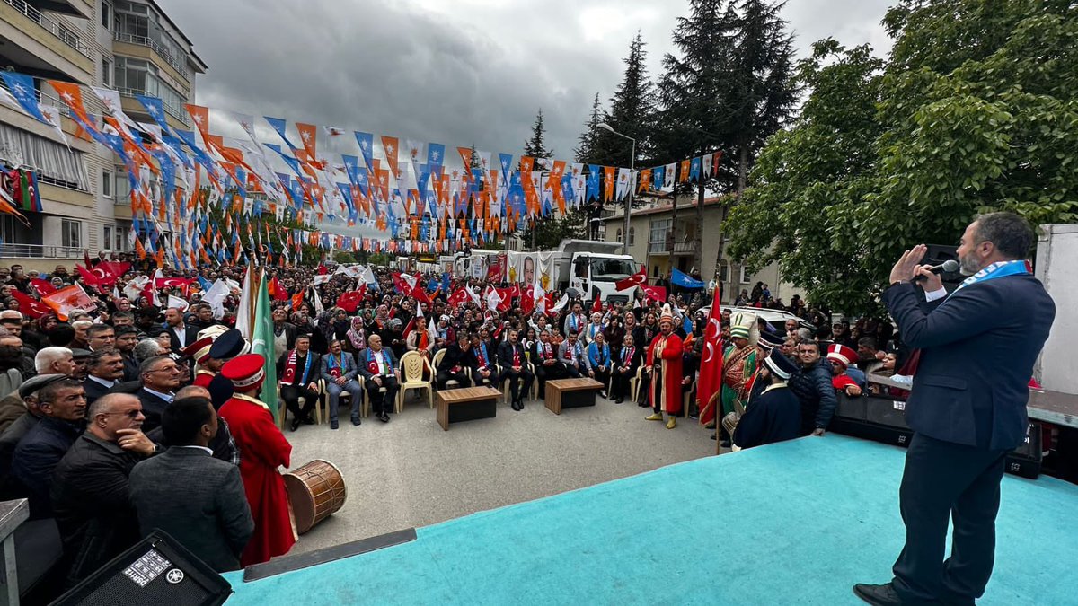 Ademdizer1's tweet photo. Dünyanın en önemli seçiminde Anadolu irfanının milli duruşunu Zile ilçelerimizde hemşehrilerimiz en güzel haliyle sergiliyorlar.  Zile kararını çoktan vermiş 14 Mayıs Pazar günü destan yazacak. https://t.co/T4G2jKf8cC