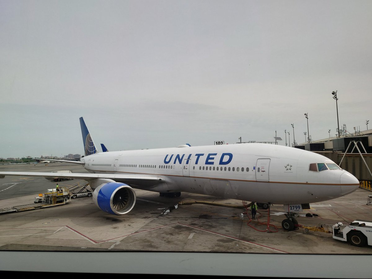 MinamiKengo's tweet photo. Fly back to Tokyo. Naturally, I could not  do sightseeing in New York at all... https://t.co/rlJsBc930k