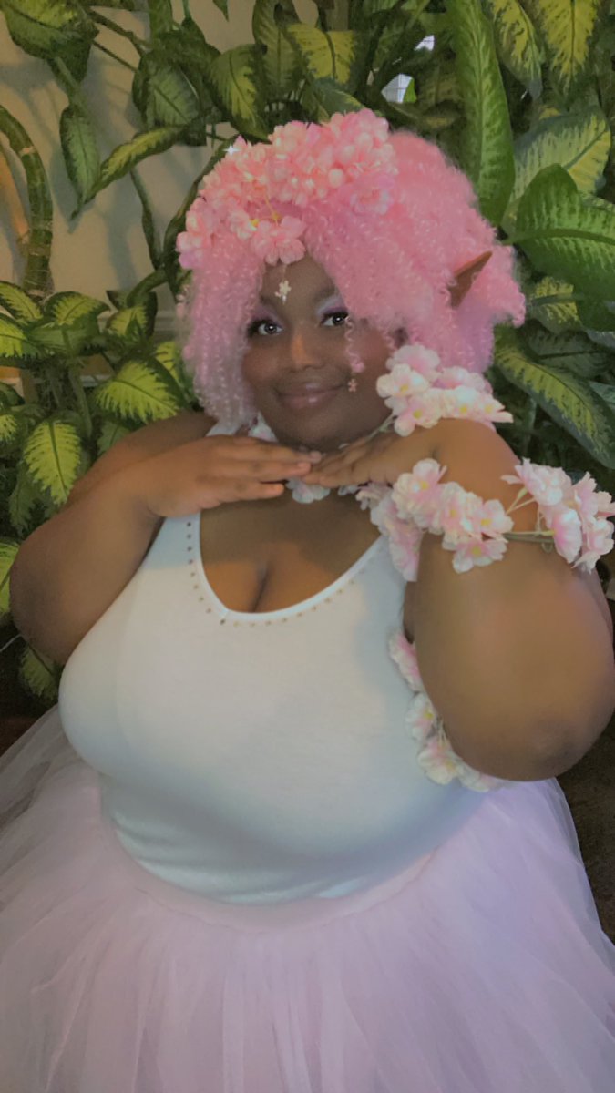 KyiaCutie's tweet photo. 🧚🏾✨🌸Happy Black Fae Day🌸✨🧚🏾

#BlackFaeDay #cherryblossom #Fairy #blackfairy #blackcosplay #feelpretty #blackfaedatofflicial #cherryblossomfairy https://t.co/oKmpWTNTfa