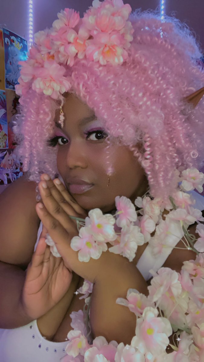 KyiaCutie's tweet photo. 🧚🏾✨🌸Happy Black Fae Day🌸✨🧚🏾

#BlackFaeDay #cherryblossom #Fairy #blackfairy #blackcosplay #feelpretty #blackfaedatofflicial #cherryblossomfairy https://t.co/oKmpWTNTfa