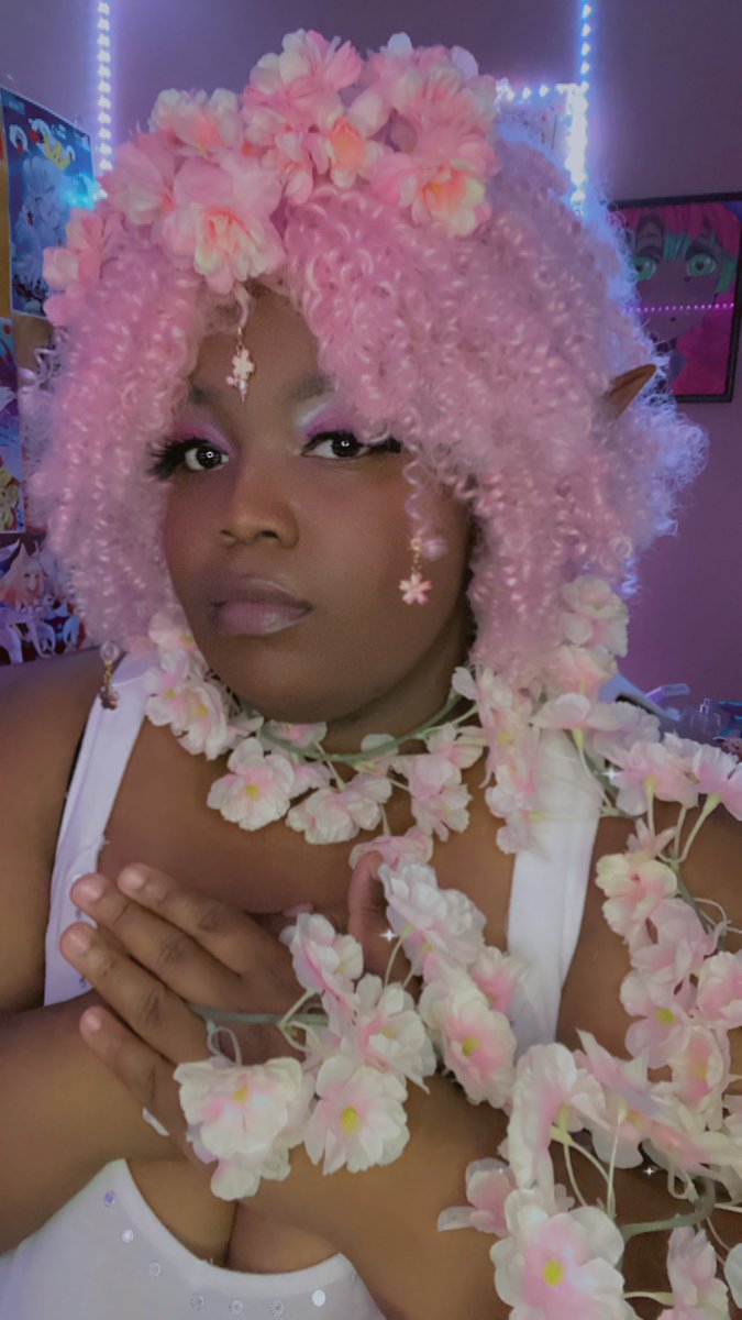 KyiaCutie's tweet photo. 🧚🏾✨🌸Happy Black Fae Day🌸✨🧚🏾

#BlackFaeDay #cherryblossom #Fairy #blackfairy #blackcosplay #feelpretty #blackfaedatofflicial #cherryblossomfairy https://t.co/oKmpWTNTfa