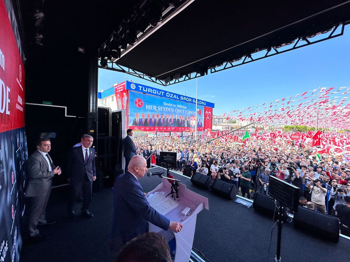 ayyildirim1's tweet photo. Samimiyetle uyarıyorum, CHP’ye ve İYİ Parti’ye oy veren kardeşlerimizin dikkatini çekiyorum: Kemal Kılıçdaroğlu’na verilecek her oy Kandil’e gidecek, teröristlere can simidi olacaktır.

Kemal Kılıçdaroğlu’na verilecek her oy saldırı, suikast ve kanlı eylemlere hizmet edecektir.

CHP’ye ve İYİ Parti’ye verilecek her oy Türkiye’nin önünü kesecek, Türk milletinin tarihi yürüyüşünü sekteye uğratacaktır.

Liderimiz Sayın Devlet Bahçeli 

📍ANTALYA