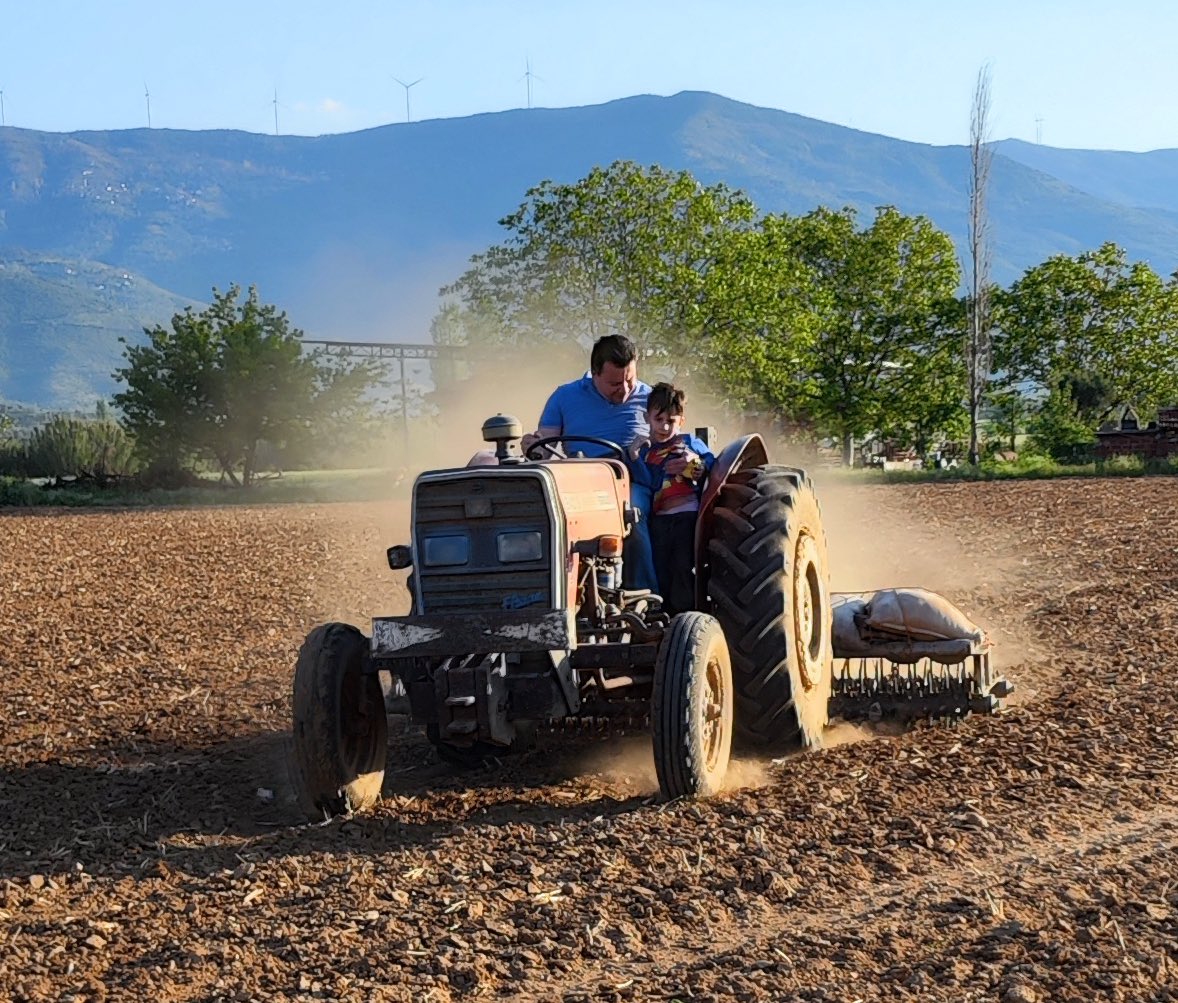 #DünyaÇiftçiler gününüz kutlu olsun. dünyanın en zor mesleği #çiftçilik dir.