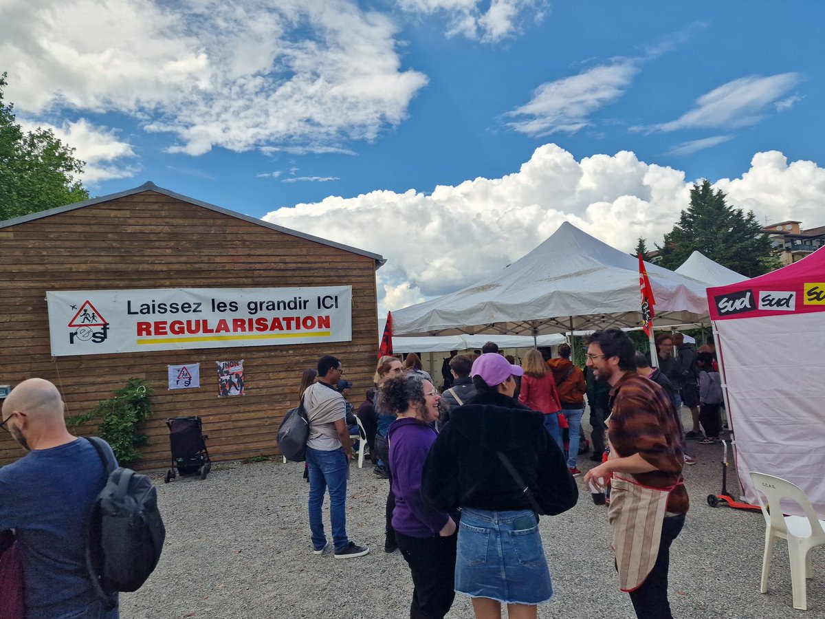 Anne_Stambach's tweet image. Avec @HadrienClouet à la fête de la solidarité organisée par #resf.

Avec le soutien de @LDH_Fr, @cgt_educ @UnionSolidaires, @FsuNationale, @lacimade, @cercleDvoisins et les photos de @BenArtCore31.

Parce qu'en face des forces réactionnaires, il y aura toujours des résistant.e.s