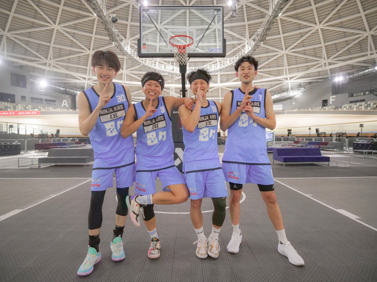 NINJAAIRS's tweet photo. 本日開催されたRAD3!
NINJA AIRS.EXEは惜しくも準優勝だったでござる!!
くぉーーーーっ!!
#RAD3 #pist6 #3x3 #keirin #ninjaairsexe #ニンジャエアーズエグゼ #3x3EXE #3x3EXEPREMIER #滋賀県 #甲賀 #basketball #バスケットボール #忍者 #ninja #錦鯉 #nishikigoi https://t.co/sdiqBkJ8B3
