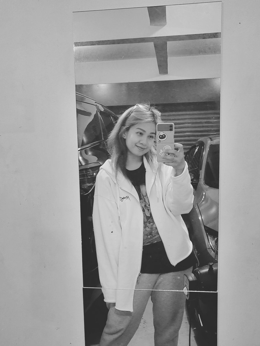 leora_anne's tweet photo. y is the #armyst hoodie making me kilig huhuhu 🥰💜🥰🩷 anything jk does makes armys happy🥳🫠🌈😇 p.s. the black dot is just a mirror stain dnchuworry🥰💜 https://t.co/DgUSAbwVea