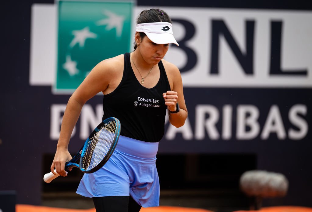 tenispluscol's tweet photo. Por primera vez en 18 años, una colombiana se hace presente en los octavos de final del Torneo Internacional de Roma, hoy parte de la serie WTA 1000

Camila Osorio 🇨🇴 además lo ha conseguido al firmar el mejor triunfo de su carrera (d. Garcia N°4 del mundo)

#TenisPlusColombia https://t.co/tRWU7nSuIh