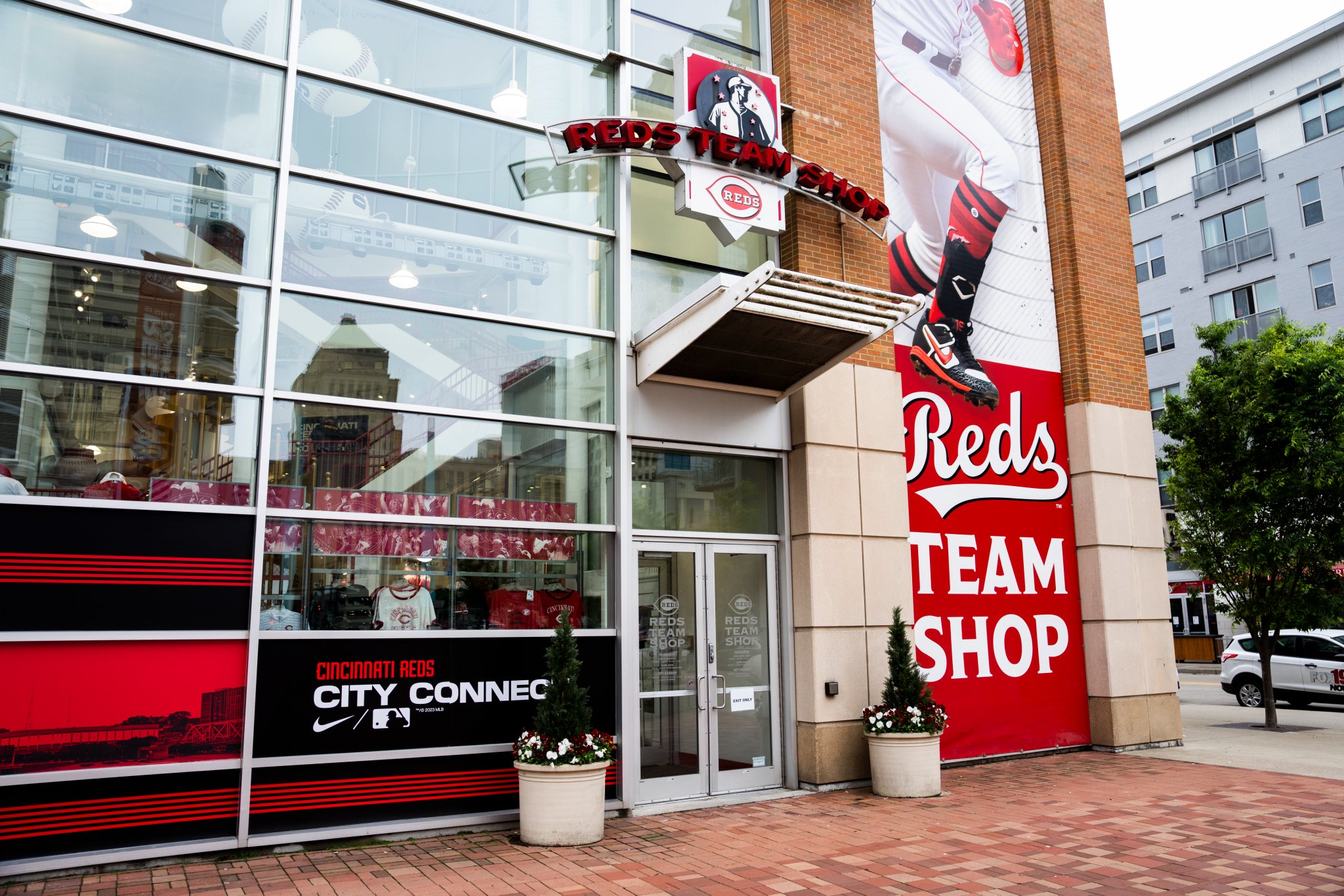 Cincinnati Reds - The Reds Team Shop at GABP reopens