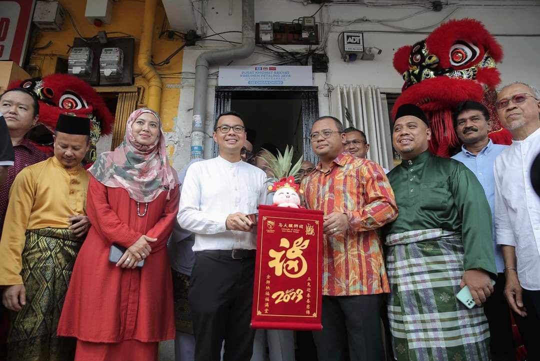 cheanchung's tweet image. Perasmian Pusat Khidmat Rakyat Parlimen #PetalingJaya pada hari ini telah dirasmikan oleh YAB  @AmirudinShari, MB Selangor.  

Majlis turut diserikan dengan kehadiran ADUN Seri Setia @halimey, ADUN Taman Medan Syamsul Firdaus, ADUN Bukit Gasing @rajiv4malaysia,
