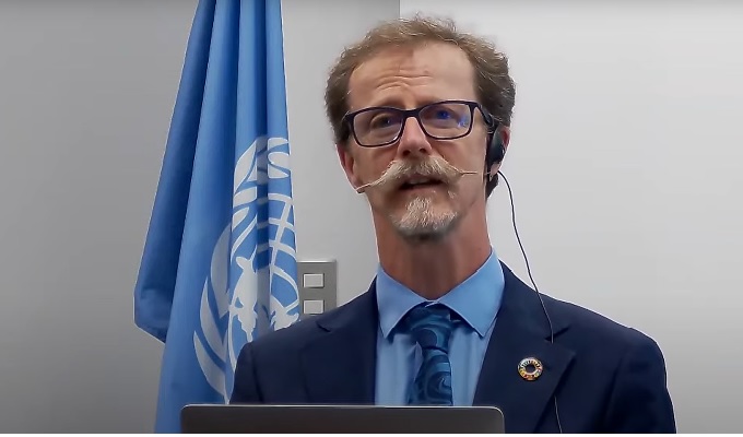 malenarozas's tweet photo. Al término de su visita al país, el Dr. David Boyd, Relator Especial de Naciones Unidas sobre DDHH y ambiente señaló “Chile permite el uso de pesticidas altamente peligrosos q amenazan la salud humana y del ecosistema y q están prohibidos en la mayoría de las naciones de la OCDE” https://t.co/rN1s5DRBrO