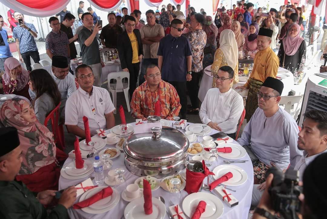 cheanchung's tweet image. Perasmian Pusat Khidmat Rakyat Parlimen #PetalingJaya pada hari ini telah dirasmikan oleh YAB  @AmirudinShari, MB Selangor.  

Majlis turut diserikan dengan kehadiran ADUN Seri Setia @halimey, ADUN Taman Medan Syamsul Firdaus, ADUN Bukit Gasing @rajiv4malaysia,