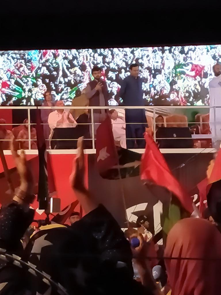 President @PYOSindh Mr. @JavedNLaghari busy on stage making things go well.
#ShukriaKarachi
#ShukriaSindh #Karachi