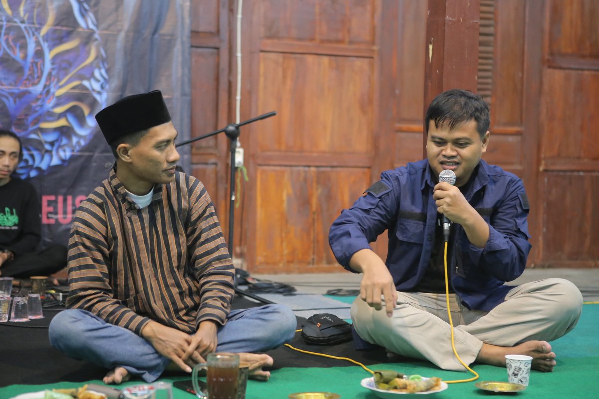 JuguranSyafaat's tweet photo. Hadir Mas Hedi dari Purbalingga dengan cerita-cerita sederhana disekitar lingkungannya yang bisa menjadi contoh. #JSMei https://t.co/yHwc9Xtn90