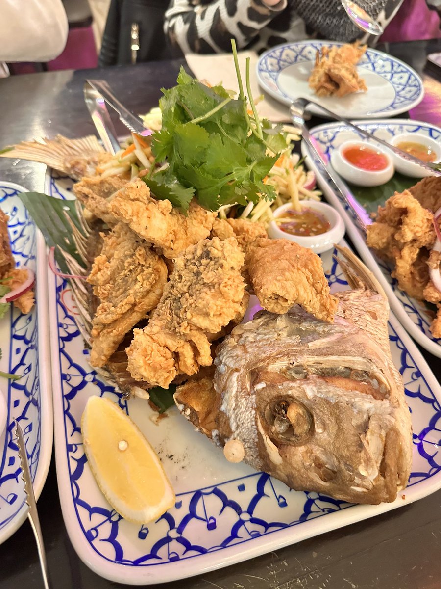DodsonRoger's tweet photo. Whole Snapper in Mango Salad was great #holybasil #Darlingsquare #Darlingharbour @sydneytourism https://t.co/4HgbVz4dT7