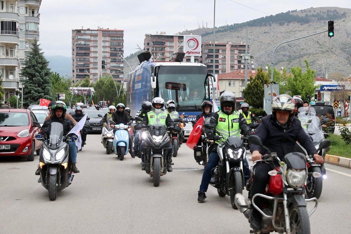 Ademdizer1's tweet photo. Teşekkürler Tokat

Tokatımızda  konvoy ile vatandaşlarımızı selamladık.

Tokat yarın sandıkları patlatacak, İlimize sayısız eser kazandıran Cumhurbaşkanımız Recep Tayyip Erdoğan ve AK Parti’ye güçlü bir destek verecek. https://t.co/fRFo3sgYiQ