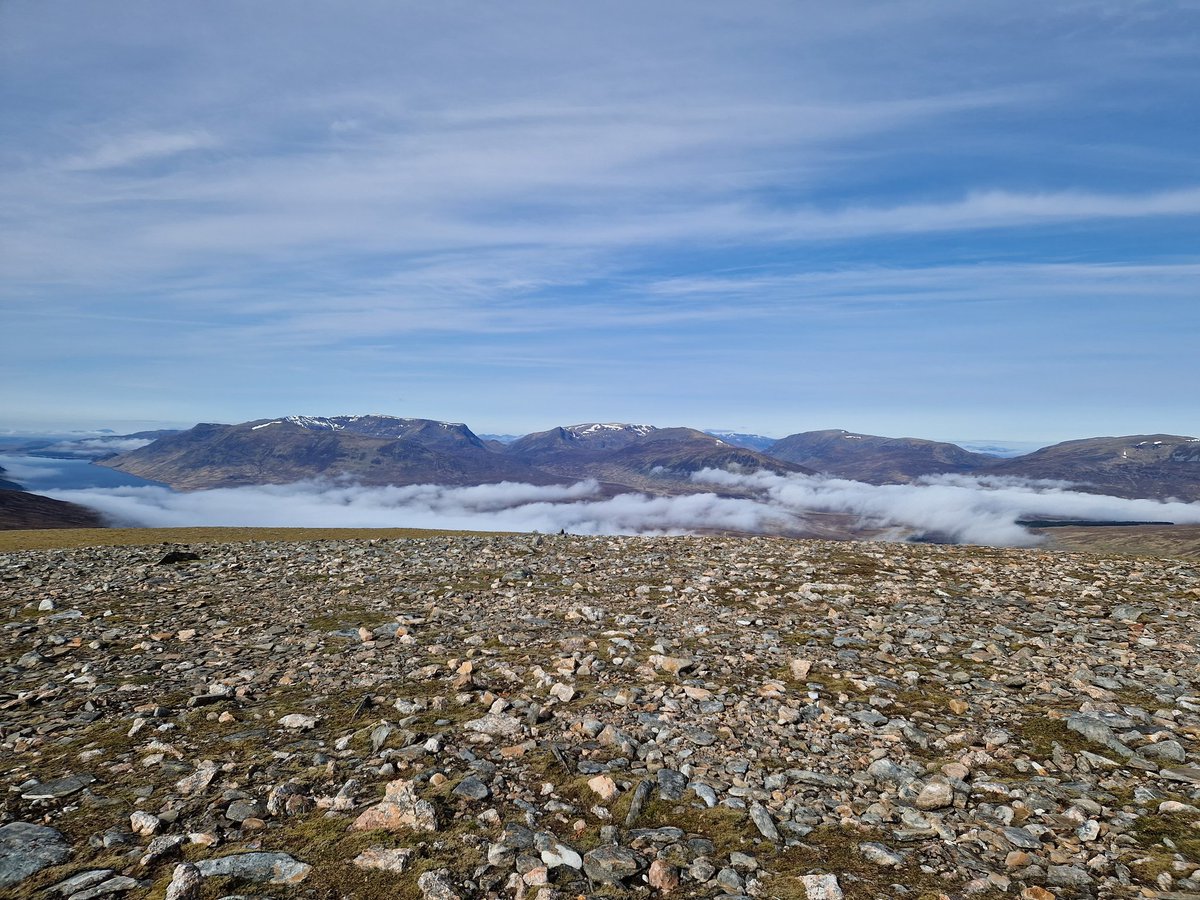 EmzMcColl's tweet photo. Cracking day doing the munros west of Drumochter. Sunshine is finally here 🌞 https://t.co/29vvqiK99S