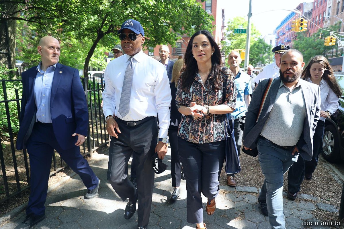 JBlascoNYC's tweet image. Yesterday I represented @RepDanGoldman at a meeting &amp;amp; walkthrough of Tompkins Square Park with @NYCMayor &amp;amp; @NYCParks Commissioner to discuss small businesses, safety &amp;amp; park maintenance. 

📸: @Joy_of_photos