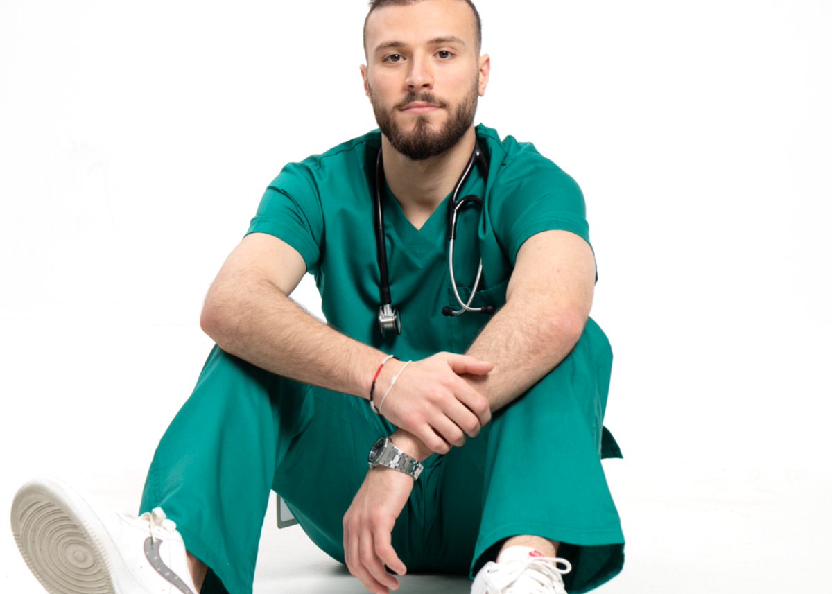 DarScrubs's tweet photo. "Experience the perfect combination of comfort and style with Barco Essentials scrubs for men - the ultimate choice for any healthcare professional." 💚🔥 https://t.co/ZpDTi29pHN