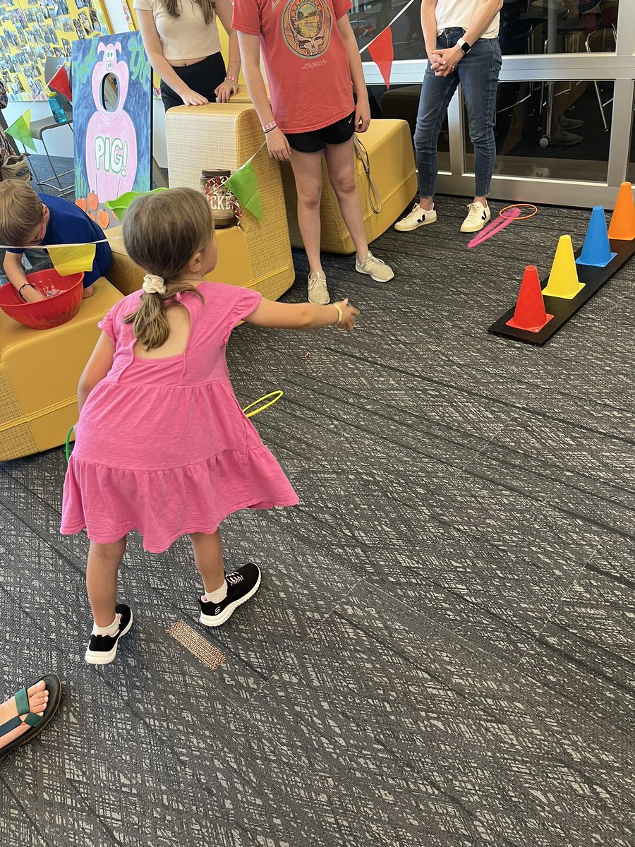 chachalew's tweet photo. The girls had a great time at the @DiemerEagles carnival! Thank you @diemer_pta for a fun evening. https://t.co/Cp4NQZZb0p