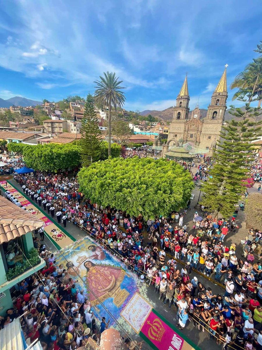 Talpa_Magico's tweet photo. Así lució los alrededores de la Basílica de este #pueblomagico en sus 100 años de la Coronación Pontificia de la Taumaturga Imagen. @webcamsdemexico @EsMexico @Sierra_Jalisco @Secturjal @ExpCulturaMx @MagicosMex https://t.co/OLFq0cAmhC