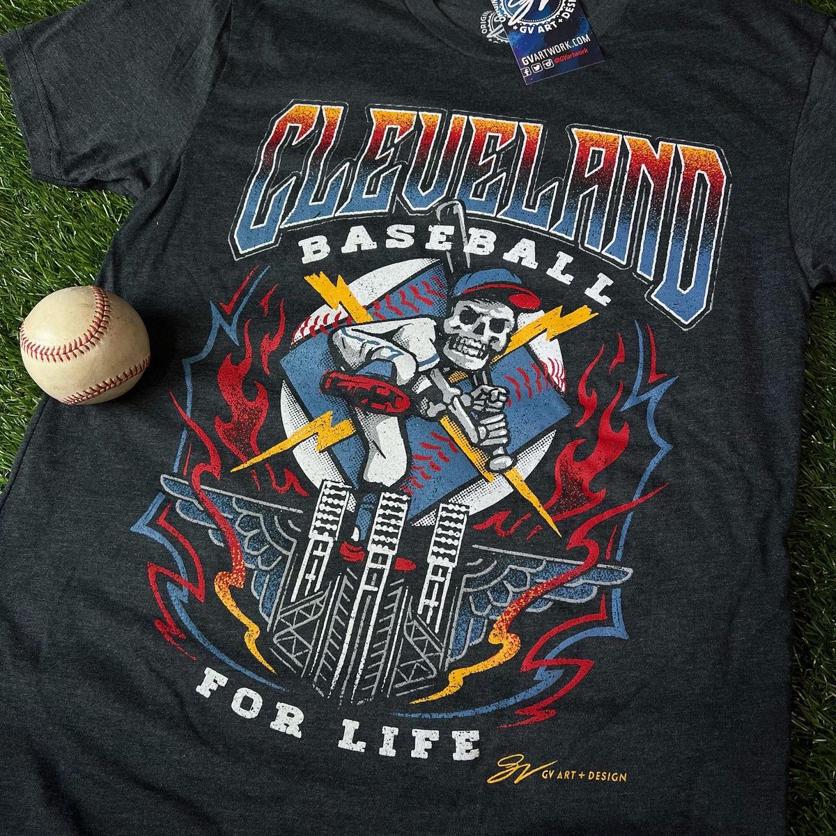 GVartwork's tweet image. Let’s go! 🔥🔥🔥 

Our brand new Cleveland For Life design is officially available online and in all stores now!  Our For Life designs always go fast so grab one right away and add to the collection! 

RT if you are Cleveland For Life! 

#Cleveland #theland #216