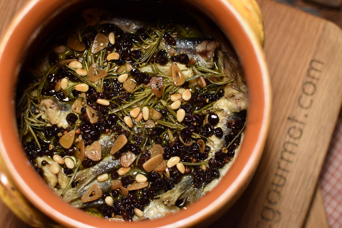 DemGourmetFr's tweet photo. Désormais, vous pouvez facilement manger du #poisson tous les jours!
La technique savoro nous permet de conserver le poisson préparé jusqu'à 10 jours
Essayez les #sardines au #romarin, #raisins et #pignons de pin (25E pour 2kg de poisson)⬇️
https://t.co/CBuWJVh3dE
#recette #plat https://t.co/jjsxOruhPo