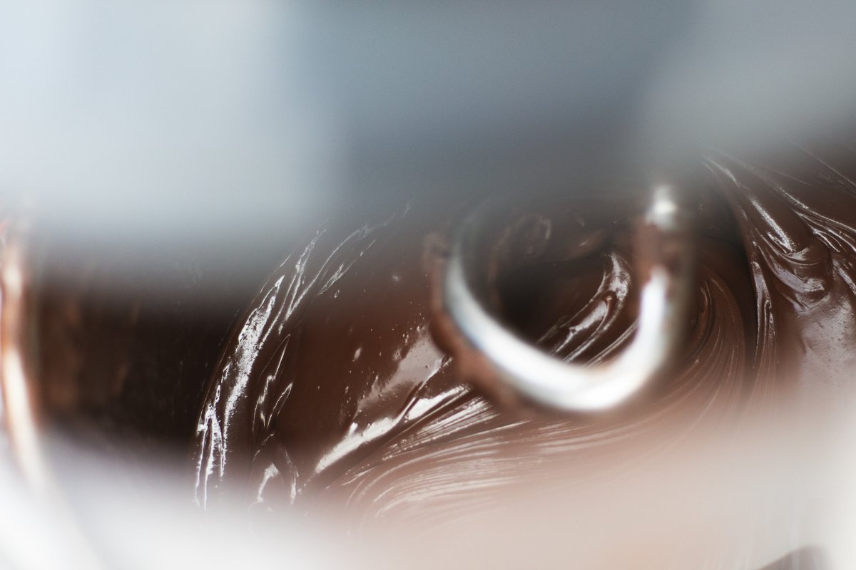 albaola's tweet photo. 🍫[EUS] Ikusi nola ari diren Gozoa Gipizkoa -koak lanean! Gozoa ezta?

#txokolatezkotxalupa #baletxalupagozoa #gozoa #boatbuilding #navegar #chocolate #ilovechocolate #amantesdelchocolate @GozoaBlog https://t.co/OFDugvrdzr