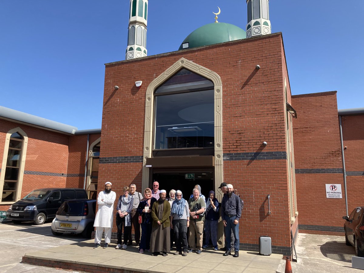 JKMBury's tweet photo. Today we welcomed a group of worshippers from various Churches across Warrington.
Some great discussions about shared beliefs. They were particularly impressed &amp; interested how Islam in🇬🇧 continues to be practiced &amp; part of daily life for so many of us, particularly amongst youth https://t.co/hToys0prEu
