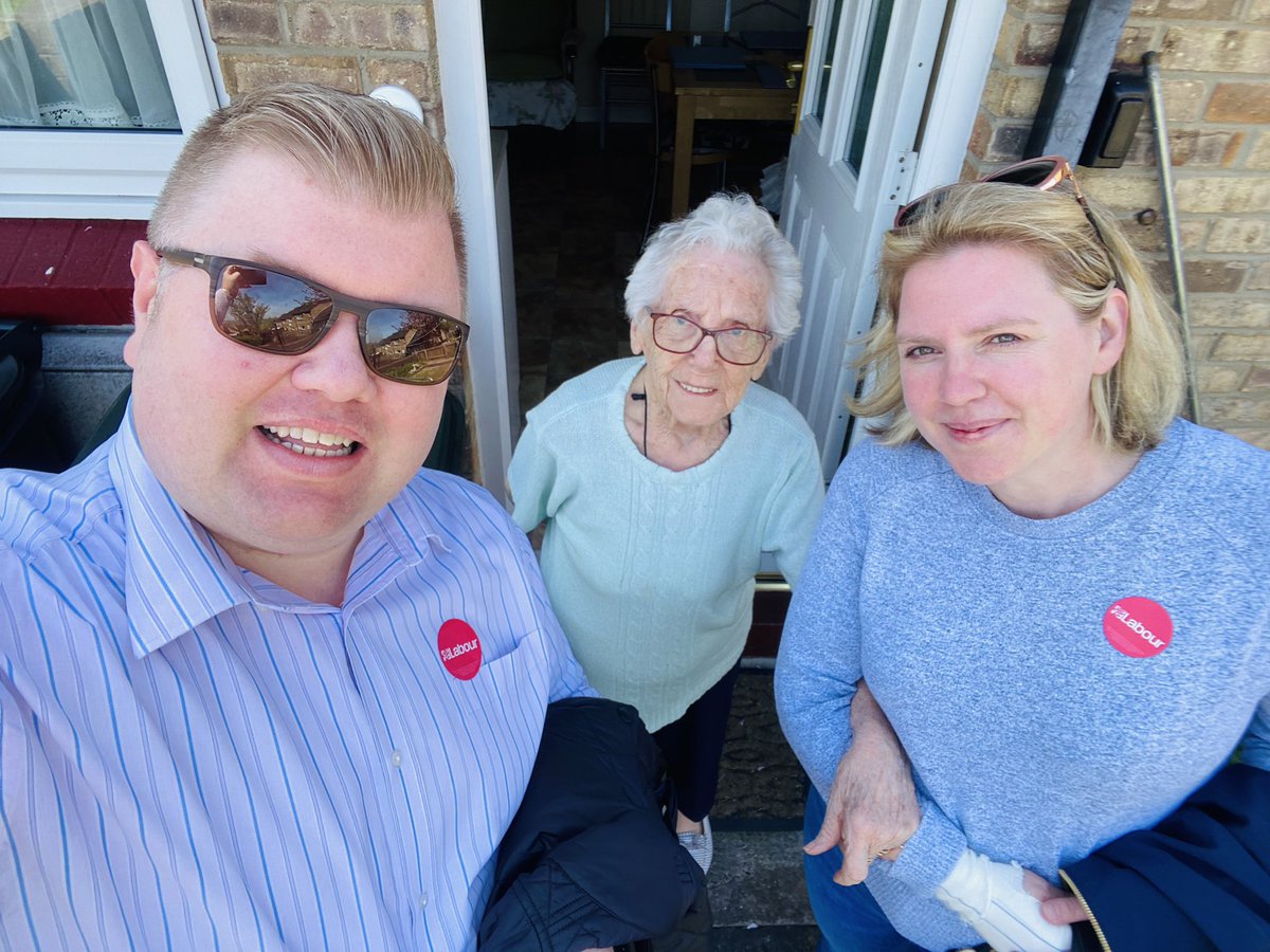 Lovely to meet Ella today with Angie Scott while we were out on the @LabourHexhamCLP Super Saturday with #Prudhoe Branch Labour Party who is 99 voted Labour all her life and wants everyone else to. Happy Birthday in advance Ella for your big one soon. 🌹🌹
@NlandLabour
