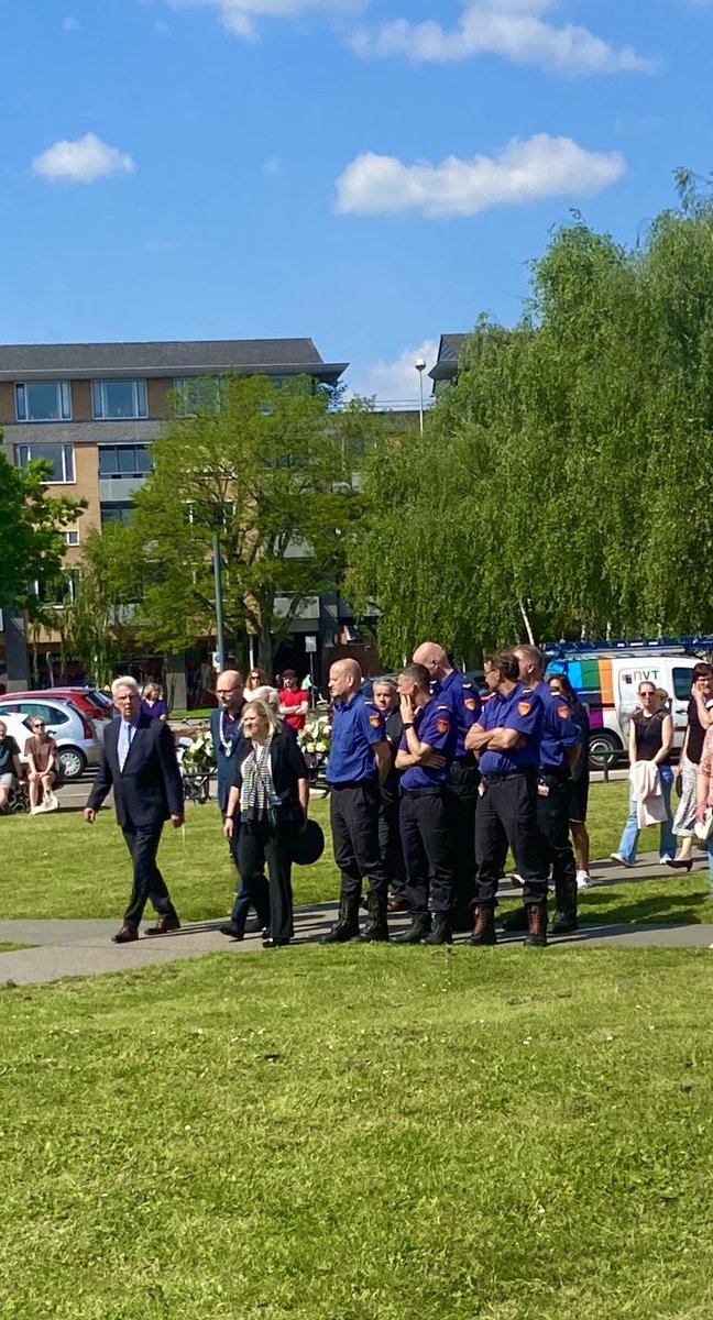 B_Visschedijk's tweet photo. Vanmiddag herdenking vuurwerkramp Enschede,  13 mei,  2000-2023, 23 jr geleden  @Gem_Enschede @POL_Enschede @Politie @BrandweerTwente @Brandweer_NL #vuurwerkramp #roombeek #enschede https://t.co/iUNEfYTs6j