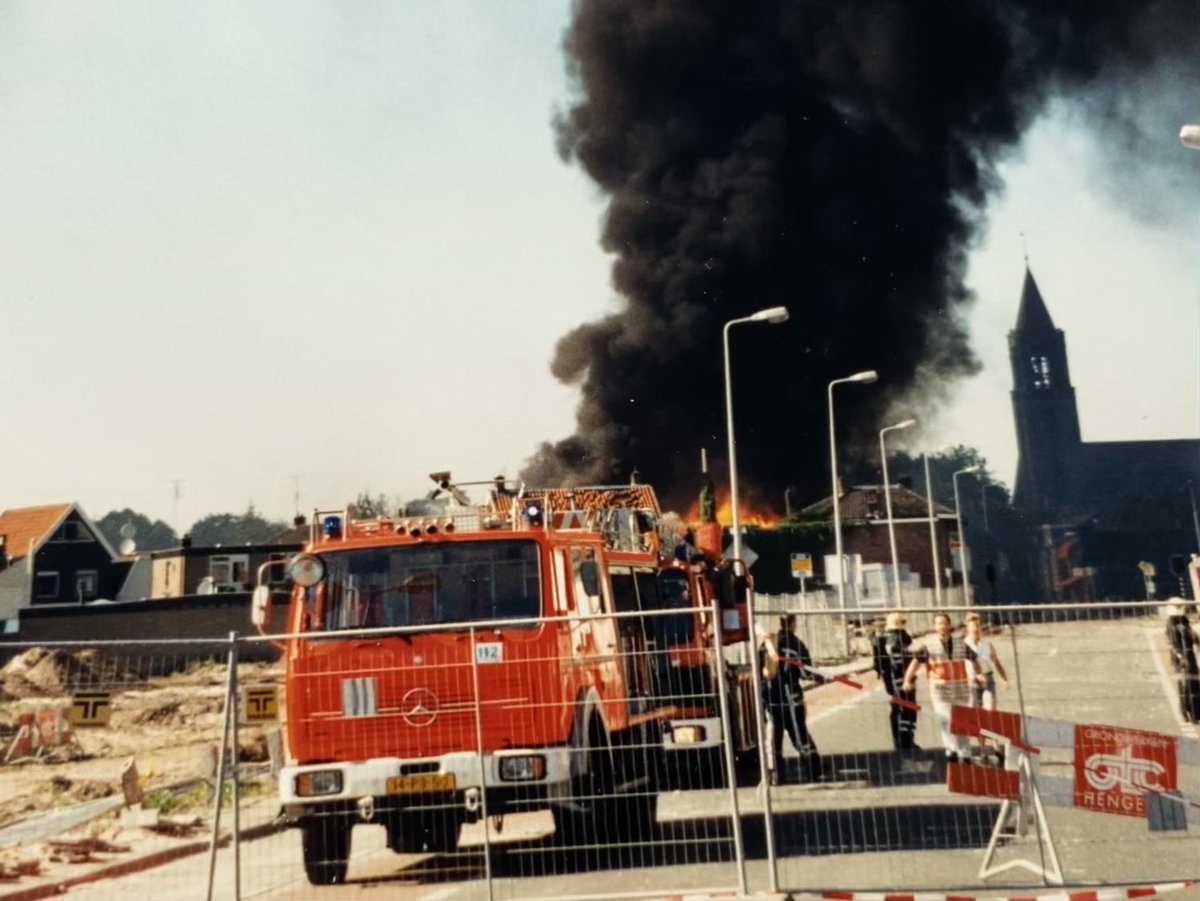 B_Visschedijk's tweet photo. Vanmiddag herdenking vuurwerkramp Enschede,  13 mei,  2000-2023, 23 jr geleden  @Gem_Enschede @POL_Enschede @Politie @BrandweerTwente @Brandweer_NL #vuurwerkramp #roombeek #enschede https://t.co/iUNEfYTs6j