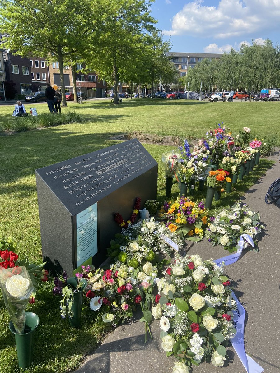 B_Visschedijk's tweet photo. Vanmiddag herdenking vuurwerkramp Enschede,  13 mei,  2000-2023, 23 jr geleden  @Gem_Enschede @POL_Enschede @Politie @BrandweerTwente @Brandweer_NL #vuurwerkramp #roombeek #enschede https://t.co/iUNEfYTs6j