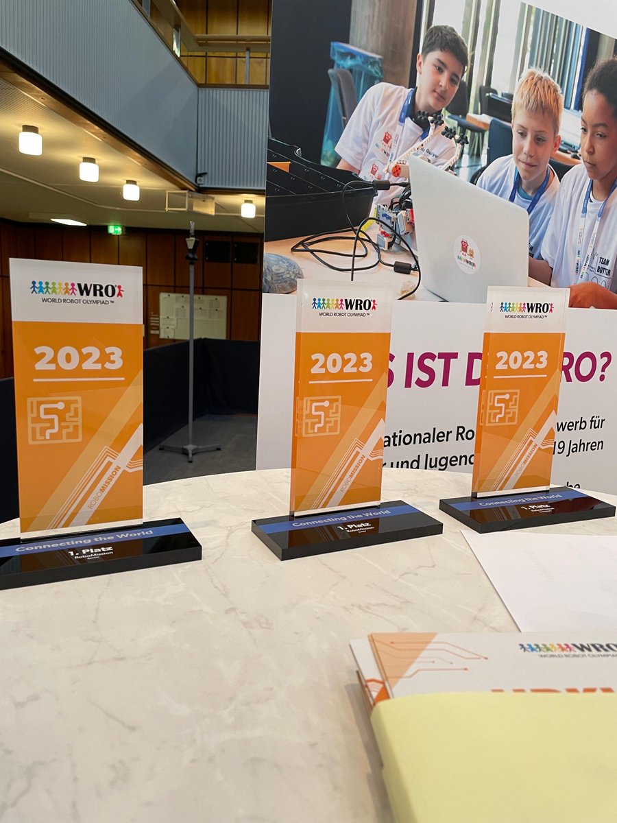 Der Wettbewerbstag neigt sich langsam dem Ende zu. Wir gratulieren allen teilgenommenen Teams zu einem erfolgreichen Wettbewerb! #wro2023de #wro2023 #robotik #mint #technik #bildung #digitaleBildung