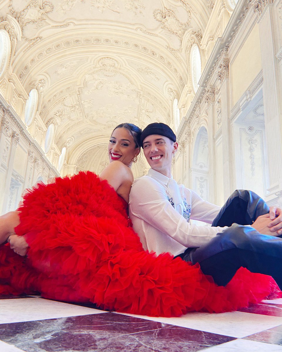 IamLeroySanchez's tweet image. Hoy hace un año 🤯 Madre mía cómo pasa el tiempo 💛 @ChanelTerrero @KyleHanagami @Eurovision #Eurovision #SloMo