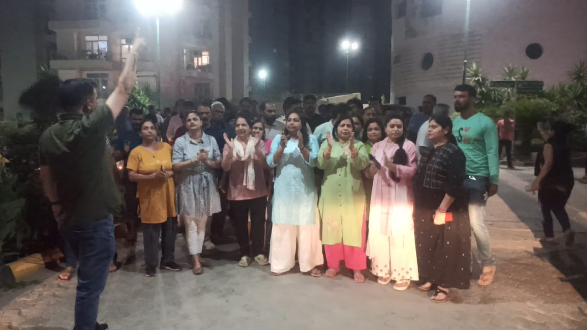 sumit112us's tweet photo. इको विलेज 1 सर्वजन आंदोलन में आज मोमबत्ती जलाकर सुपरटेक को कुछ सुधबुद्धि मिले इसके लिए दीप प्रज्वलित किए।
शान्तिपूर्ण आन्दोलन ऐसे ही चलता रहेगा जब तक कि रज़िडेंट्स की सारी माँगे पूर्ण नही होती।
@dmgbnagar
@myogiadityanath @CMOfficeUP @ChiefSecyUP
@CeoNoida @narendramodi https://t.co/lIkrcU7wkV