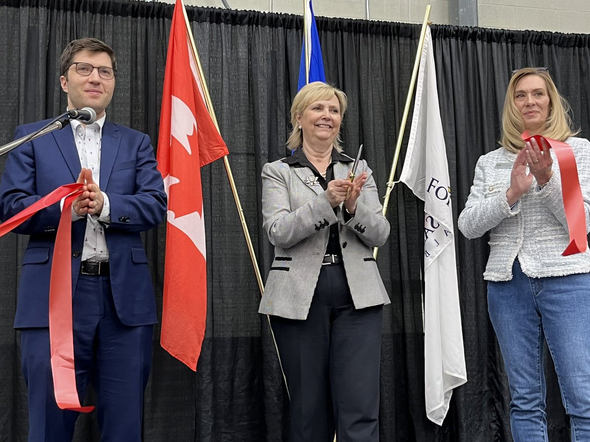 GaleKatchur's tweet photo. Pleased to officially open the 2023 @FortSaskChamber 40th Trade Show &amp; Sale. https://t.co/vdpm9PIDmp