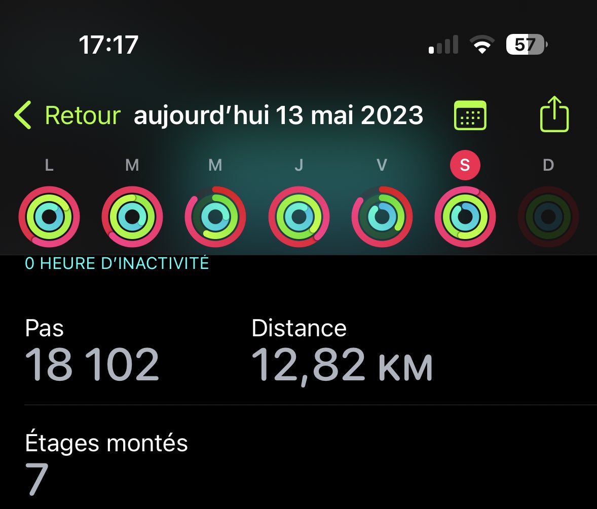 TNetens's tweet image. Quand ton enfant de 3 mois ne veut pas dormir 😴😅 … et qu’il est à peine 17:17 #apple #marche #dodo #baby