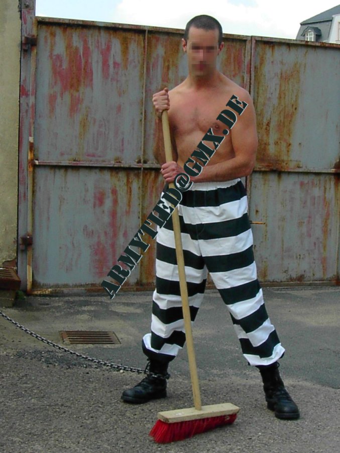 armytied's tweet photo. Work duty: clean that yard, prisoner! 🧹

#chaingang #prisonstripes #prisonplay #jailplay #prisonroleplay https://t.co/nhTFpG79SJ