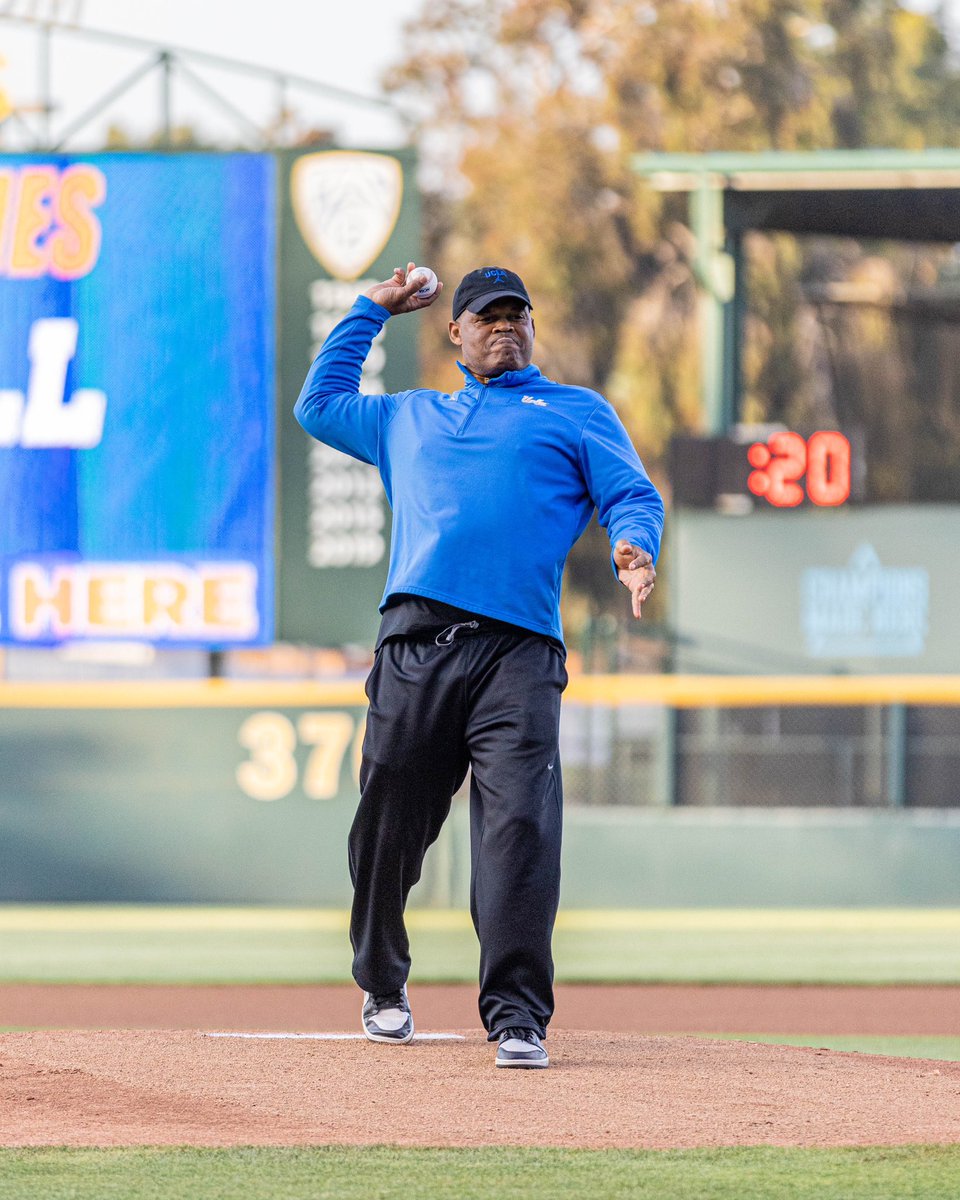 A pair of UCLA Hall of Fame first pitches were delivered last night at the @UCLABaseball game - courtesy of Coach Foster & Coach Norton!