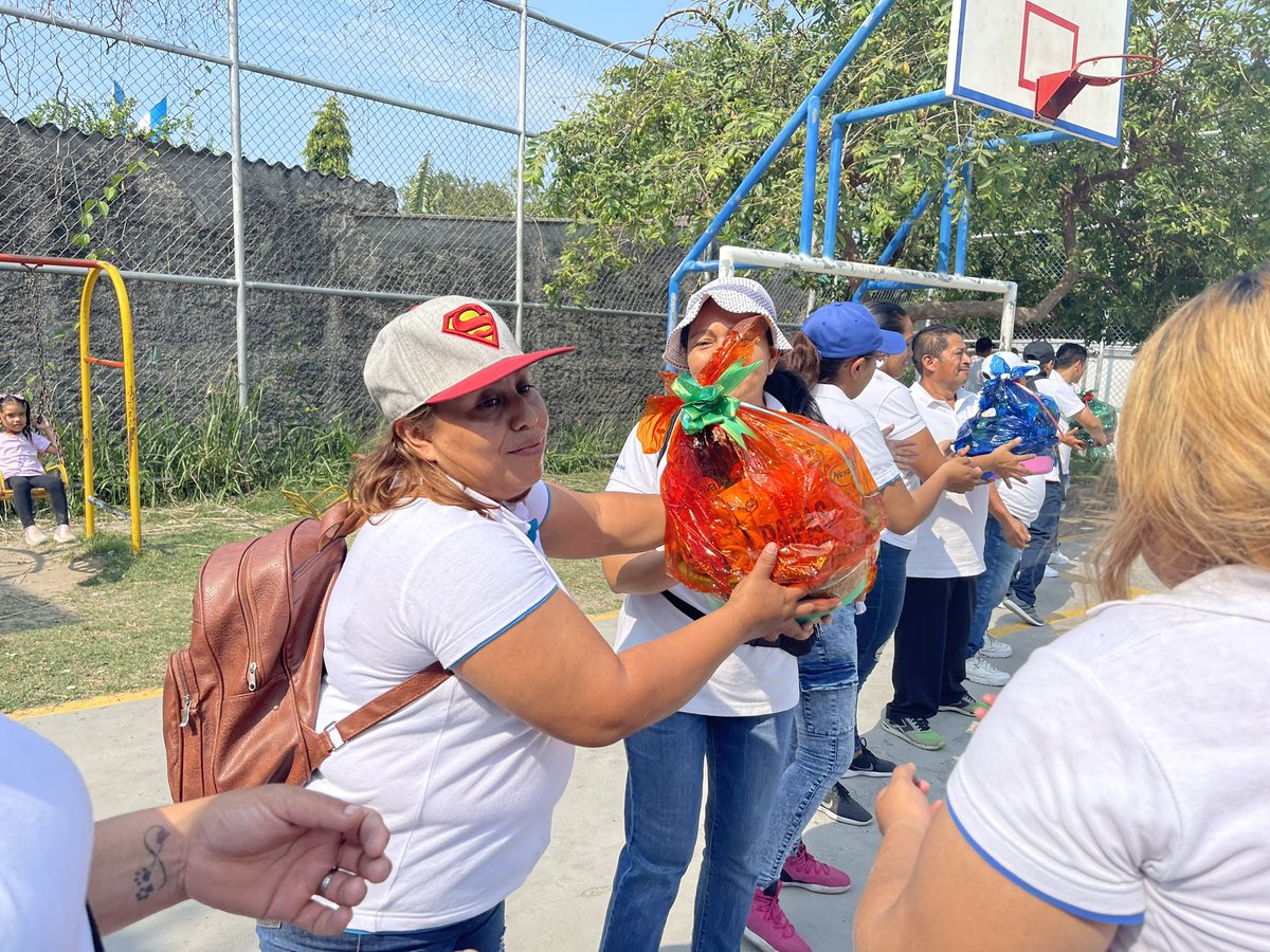 Cumpliendo la indicación de nuestro director territorial @GermanMunozSS, el Programa de #CanastasSolidarias llega este día a cientos de comunidades del Municipio de San Martín ¡Llevando Soluciones a las Comunidades de El Salvador!