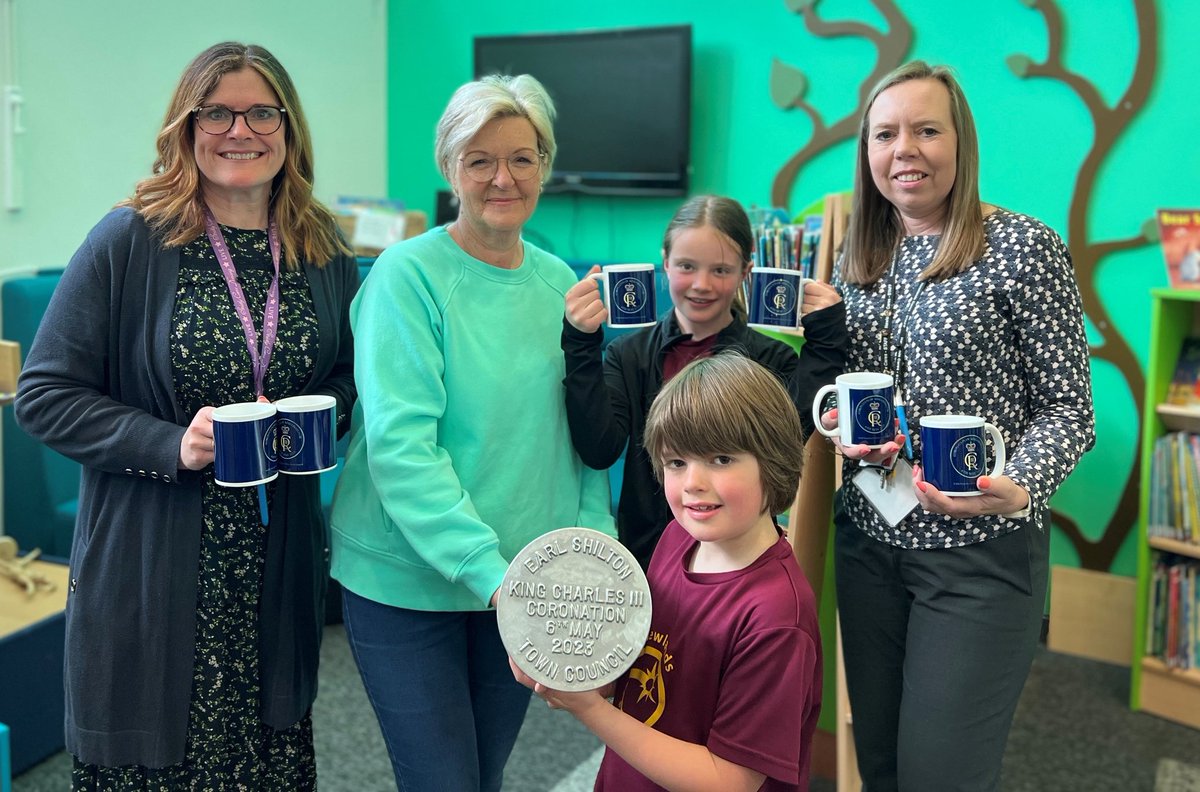 A huge thank you to <a href="/EarlShiltonTC/">EarlShiltonCouncil</a> for their very generous donation. Every child received a coronation mug and we've got a new time capsule to fill. What shall we put in this one? 🤔