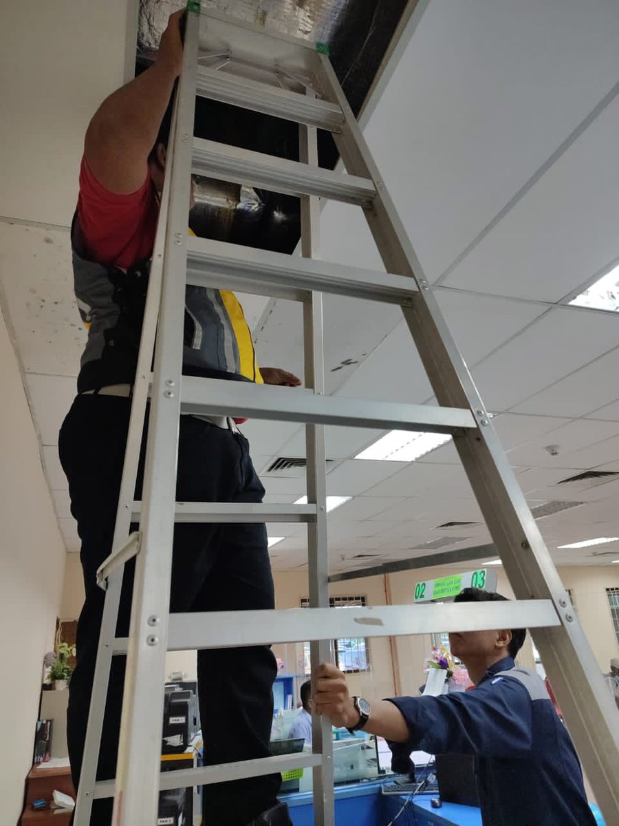 jkrckmintern's tweet photo. ISNIN 8/5/2023
- Kerja-kerja pemeriksaan bagi permasalahan main board sistem penyaman udara di JPJ Suka Menanti
- Kerosakan di bahagian ceiling telah dikenalpasti dan telah diisi dalam BQ
@EnCiK_JM1
@JKRCKMKedah
#internfebjun2023
#ckmkedah https://t.co/Z2wVuYMKNv