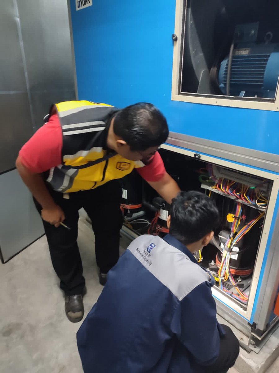 jkrckmintern's tweet photo. ISNIN 8/5/2023
- Kerja-kerja pemeriksaan bagi permasalahan main board sistem penyaman udara di JPJ Suka Menanti
- Kerosakan di bahagian ceiling telah dikenalpasti dan telah diisi dalam BQ
@EnCiK_JM1
@JKRCKMKedah
#internfebjun2023
#ckmkedah https://t.co/Z2wVuYMKNv
