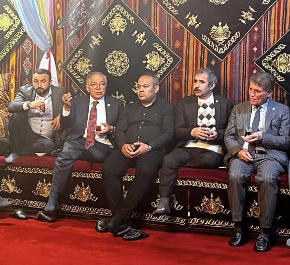 malikaramemis's tweet photo. Yaran Kültürünü Araştırma Yaşatma ve Dayanışma Derneği'nde Başağalarımızı ve Yaran ağalarımızı ziyaret ettik. Yiğit insanların kahraman temsilcilerine hoş sohbetleri ve misafirperverlikleri için teşekkür ediyorum https://t.co/3kRUeqfRQY