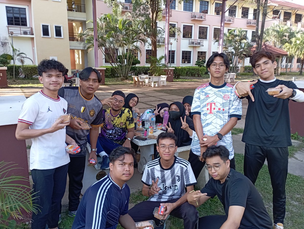 makcikaripap69's tweet photo. Mereka sentiasa ada untuk sapot saya dan program2 kelab saya. Walaupun macam kena paksa tapi masih terharu. #241a #Katak #4b #IkhwanTebu https://t.co/E7GG53jHj1