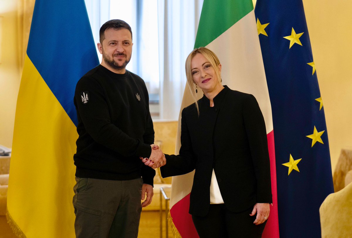 Lieta di aver accolto a Palazzo Chigi il Presidente dell'Ucraina @ZelenskyyUa. Un incontro che testimonia l'impegno che attribuiamo ad un rapporto importante per le nostre Nazioni. Un impegno che è fondamentale per la storia europea e per tutti i popoli che amano la libertà.