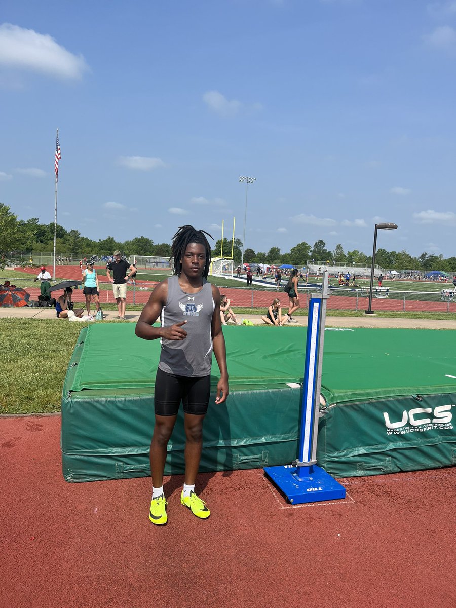 Tank Billings is the Class 5 District 3 Champion in High Jump!