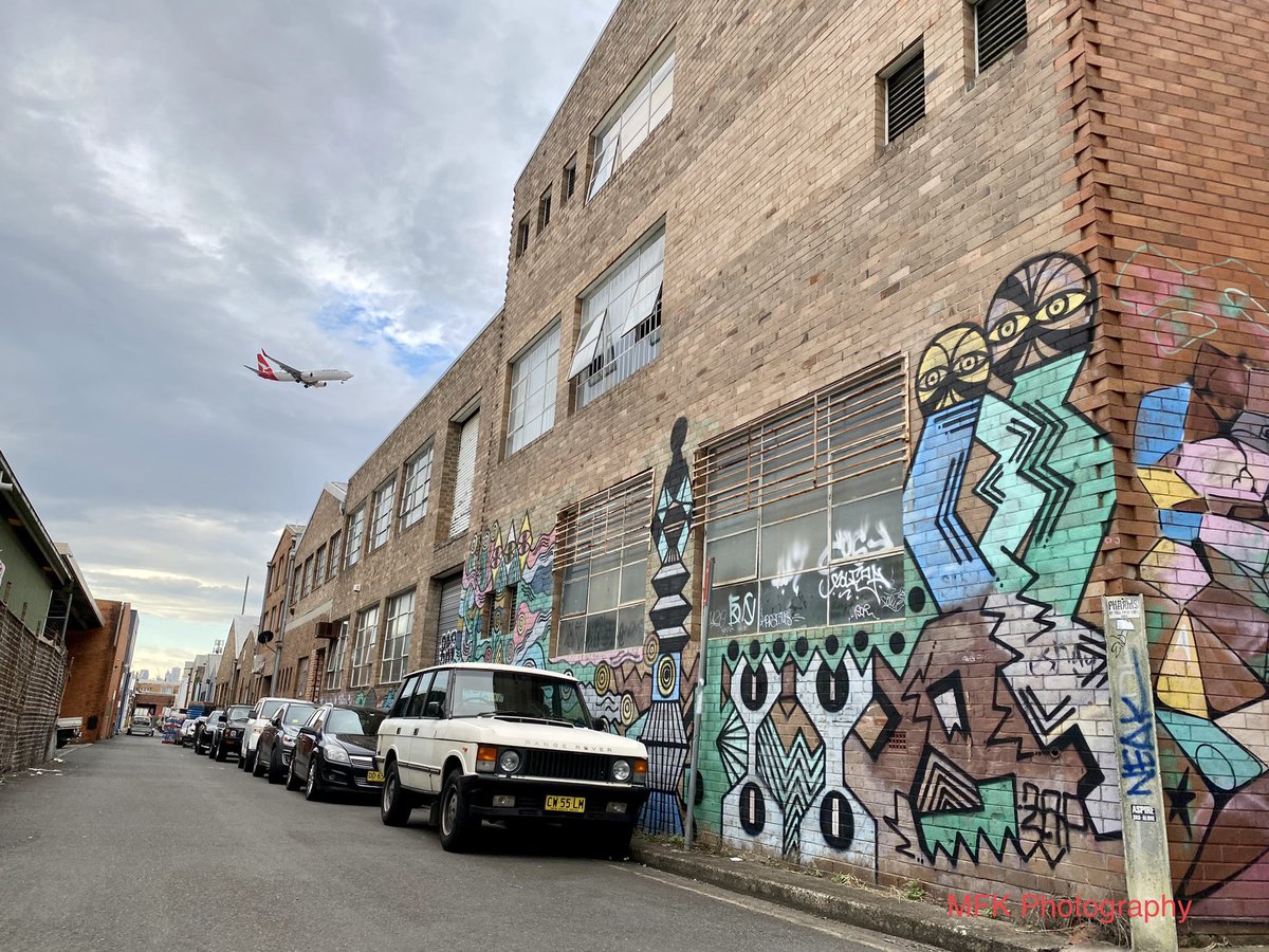 This afternoon … 🍁⛅️🎨✈️
#weather #autumn #cloudyday #contemporaryart #graffitiart #Qantas #marrickville #innerwest #Sydney #mfkphotography