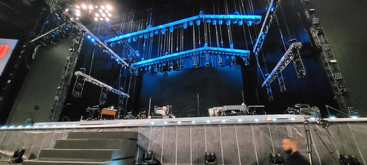 CosmicKid_'s tweet image. Waiting for Bruuuuuce #springsteenparis